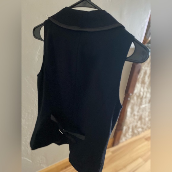 Cache’| Small| Black ruffle trim vest| Great Condition. - Picture 5 of 6